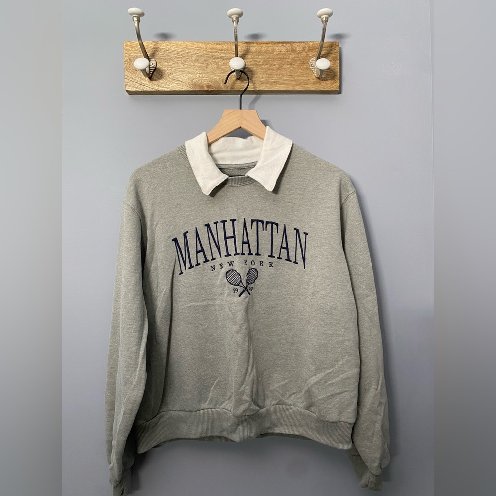 Gray Hollister sweater size medium (item#0016)